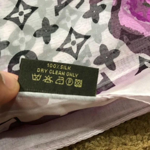 Louis Vuitton Silk Scarf - Picture 4 of 5